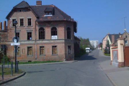 Haus vor Halle